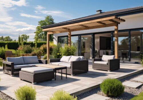 Natürliche Materialien und klare Strukturen – Trends für Haus und Garten