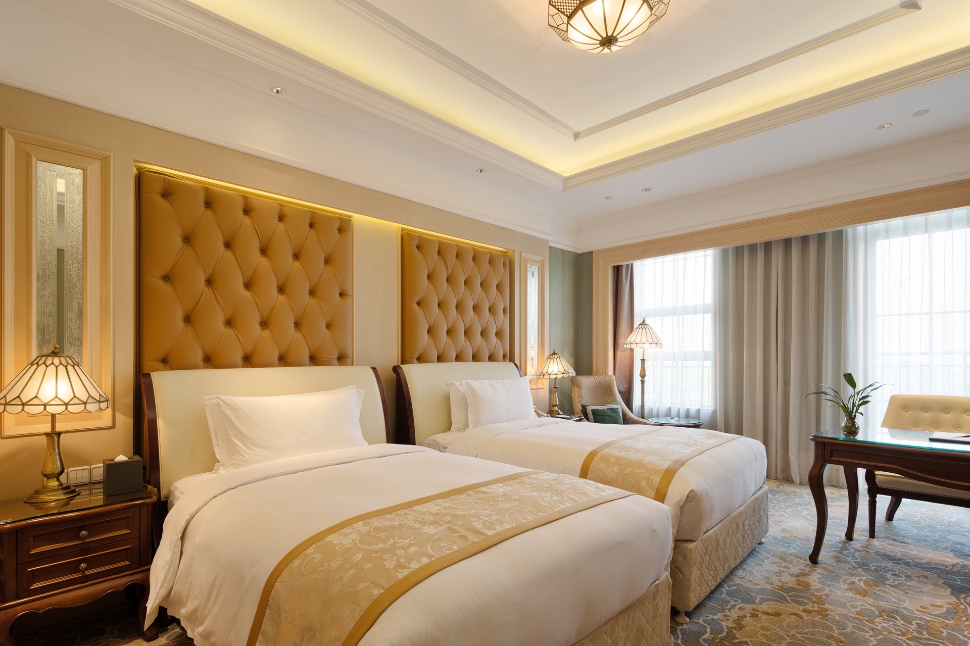 Klassisches Gästezimmer mit zwei Einzelbetten | Schrankbett
